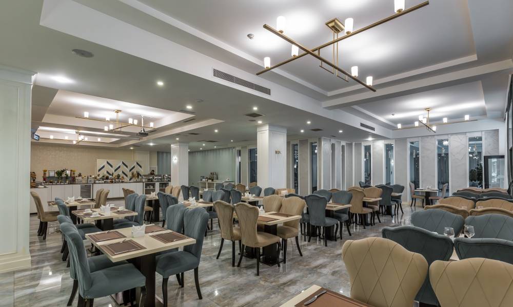 Start your day sunny-side up at Alba Hotel Spa's breakfast area. Delicious food and beautiful space await!