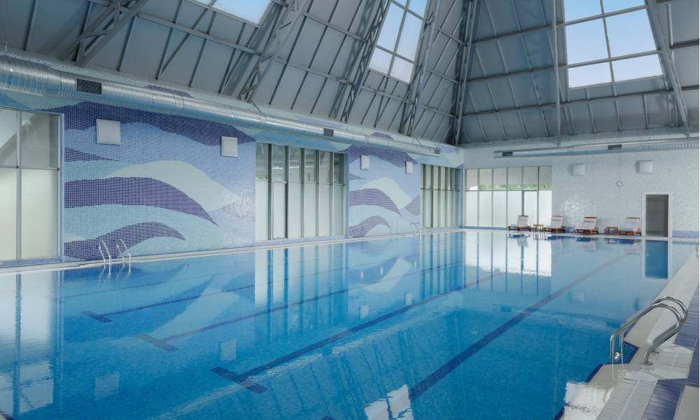 Qaşaltı Health Hotel Naftalan-da sakitliyi yaşayın. Sakit xarici görünüşümüz sizi cavanlaşdıran bir istirahətə dəvət edir.