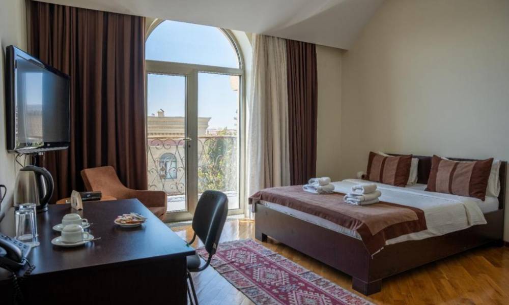 GREEN CITY HOTEL-dəki Standart Otağımızda rahatlıq və üslubu yaşayın. Bu gün qalmağınızı sifariş edin!