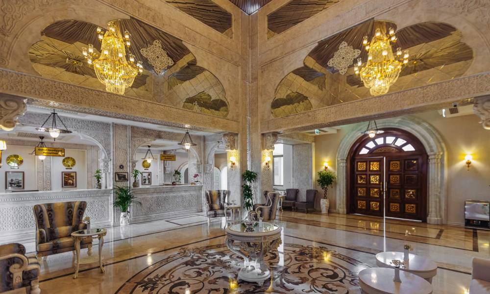 Qəbələ Karvansaray otelinin foyesi