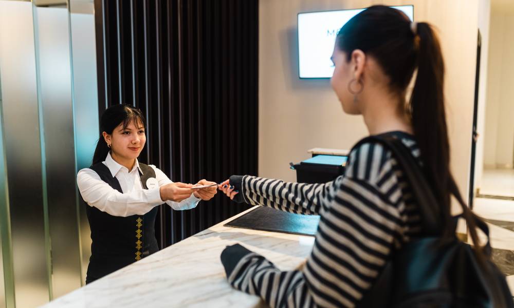 Mercure Baku City Hotel-in qonaqpərvər lobbisinin müasir zərifliyini hiss edin. Şəhər vahəniz sizi gözləyir.