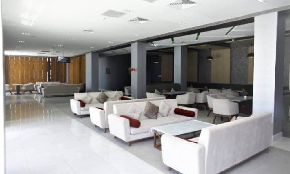 Breakfast. Café. Dining facilities