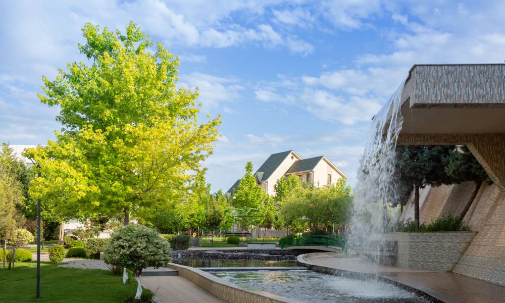 Qaşaltı Health Hotel Naftalan-da sakitliyi yaşayın. Ön görünüşümüz sizi gözləyən sakit qaçışa nəzər salır.