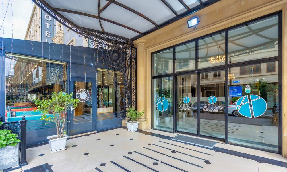 Experience luxury and tranquility at Alba Hotel Spa. Your urban oasis awaits.