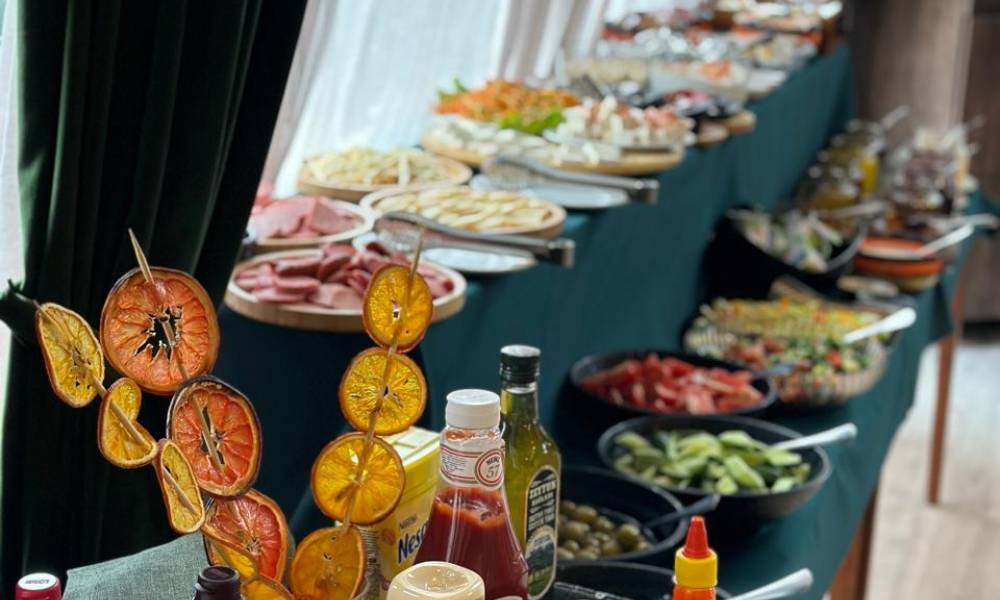 Boutique Hotel Baku-nun füsunkar səhər yeməyi məkanında günə düzgün başlayın.