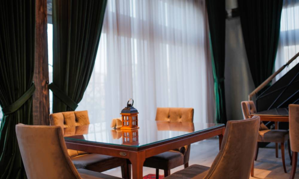 Boutique Hotel Baku-nun nəfis restoranında kulinariya ləzzətlərindən zövq alın.