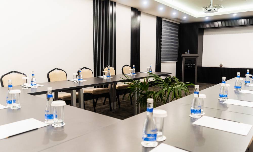 Mercure Baku City Hotel-in biznes mərkəzində məhsuldar qalın. Uğurlu səyahət üçün lazım olan hər şeylə təchiz olunub.