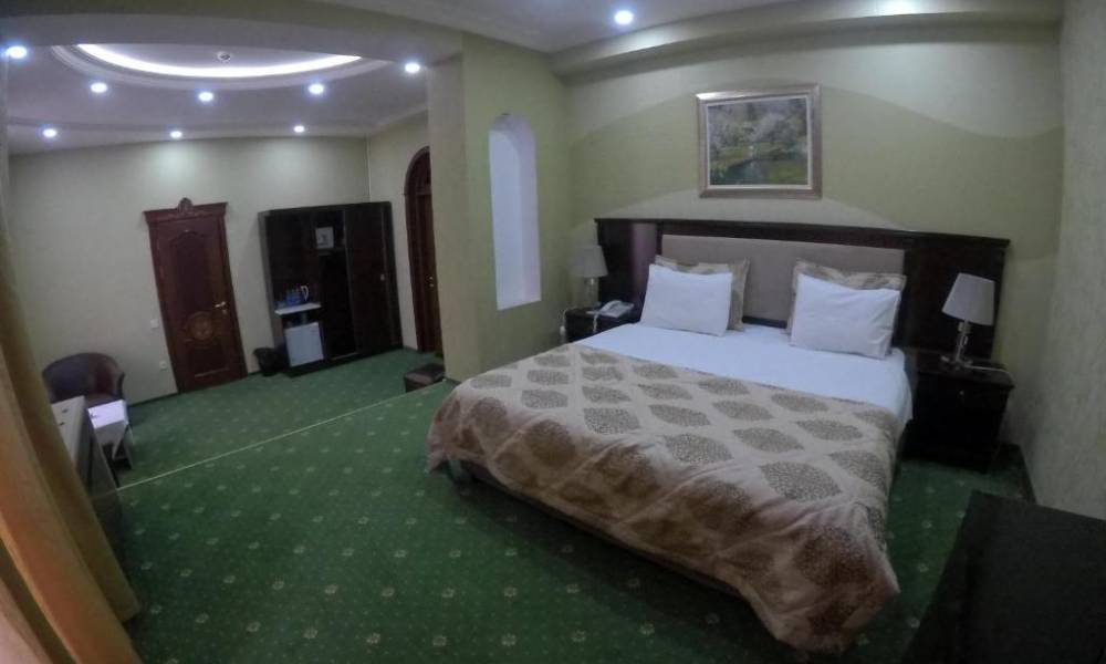 Premyer otel otağı