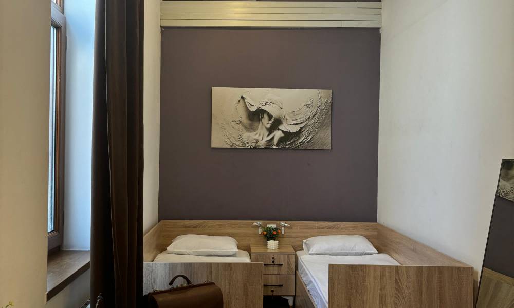 Central Hostel-dəki təzə, siqaret çəkilməyən otağımızda rahat nəfəs alın. Sizin rahatlığınız bizim prioritetimizdir.