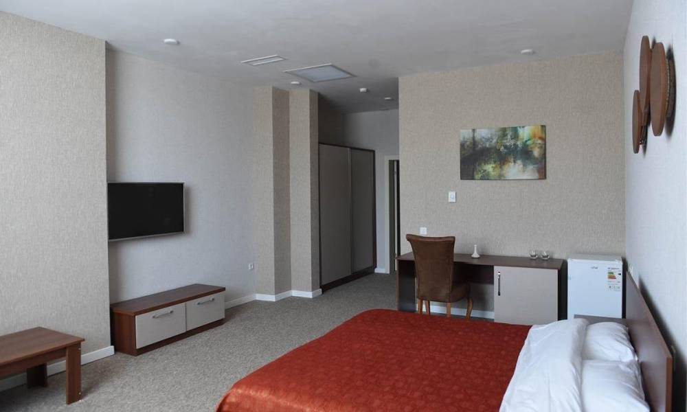 Hotel room. Multimedia. Facilities