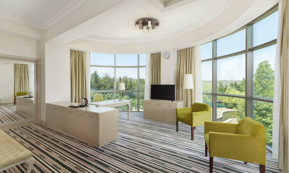 Qaşaltı Health Hotel Naftalan-da canlı əyləncə məkanımızda dincəlin və enerjinizi bərpa edin. Sizin istirahətiniz bizim prioritetimizdir.