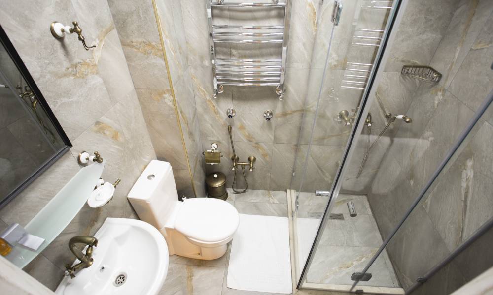 Boutique Hotel Baku-nun zərif vanna otağında rahatlayın.