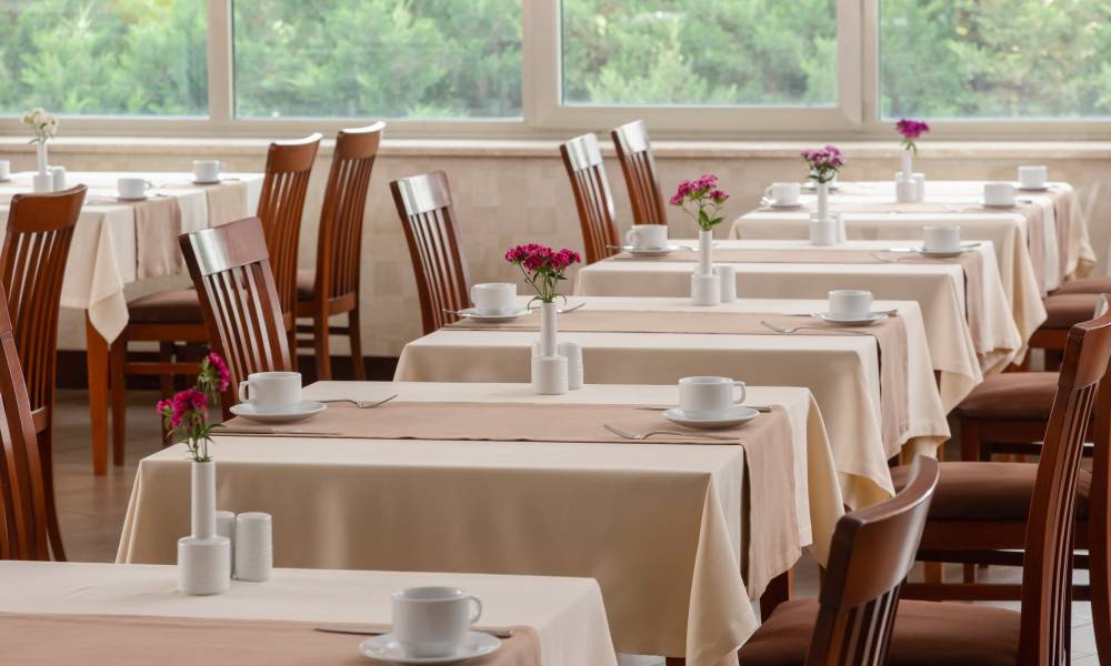 Canlı əyləncə məkanımızda dincəlin və enerji toplayın. Qaşaltı Health Hotel Naftalanda sizi mükəmməl qaçış gözləyir!