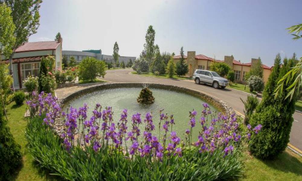 Gazakh Olimpik Hotel garden