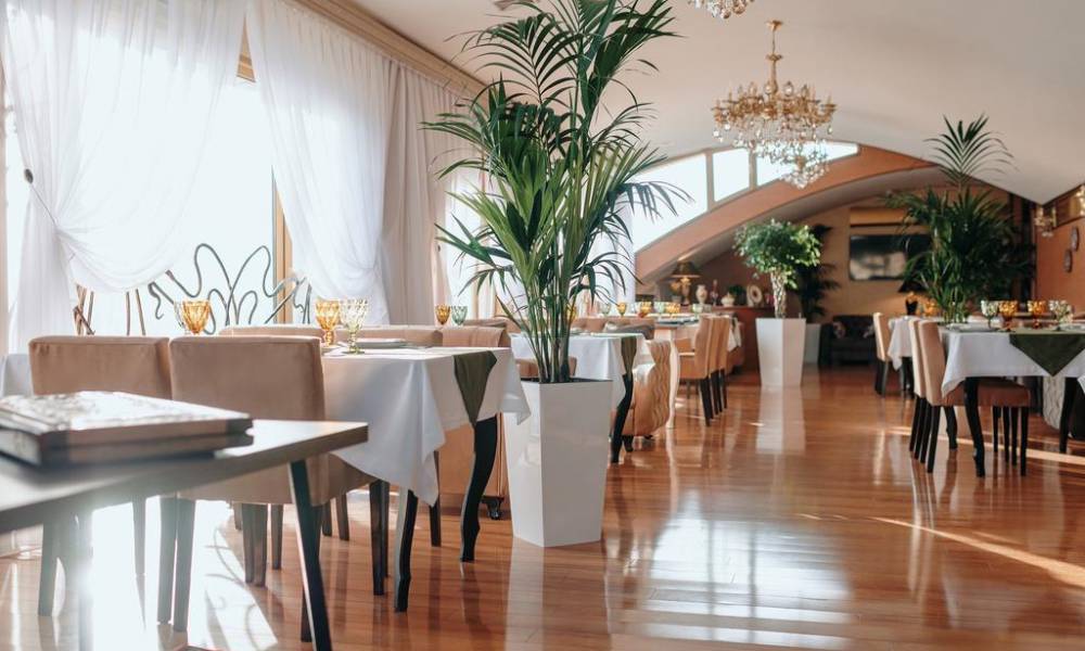 Bayil Breeze Hotel & Restaurant