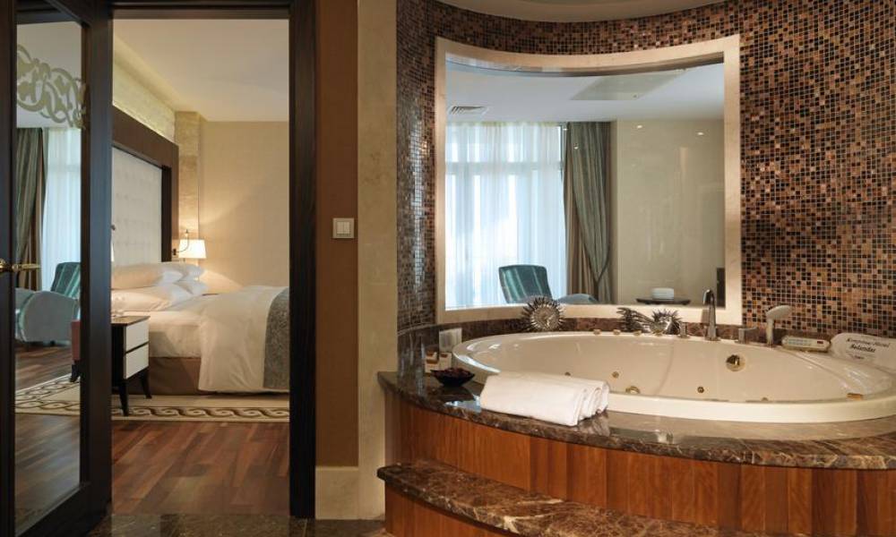 BADAMDAR OTEL VƏ REZİDENTLƏR