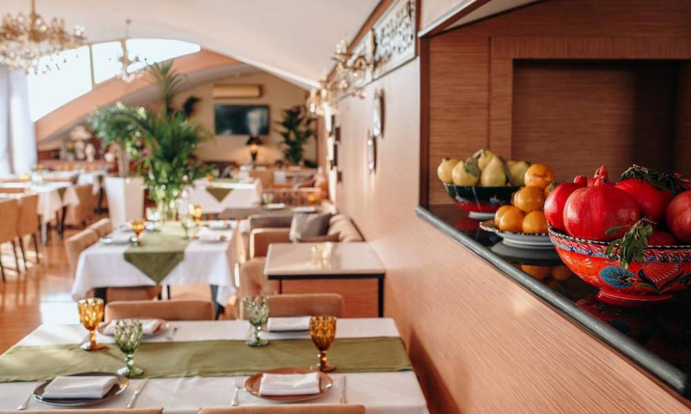 Bayil Breeze Hotel & Restaurant