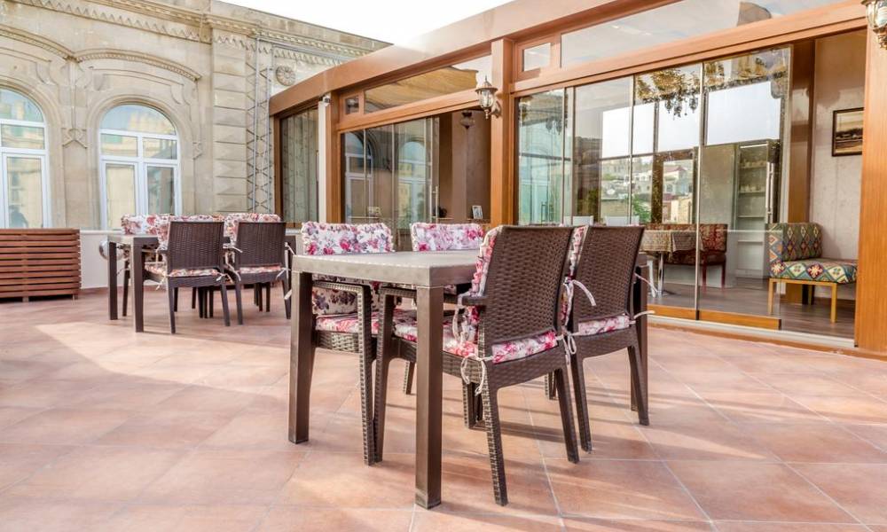 Premier Old Gates Hotel