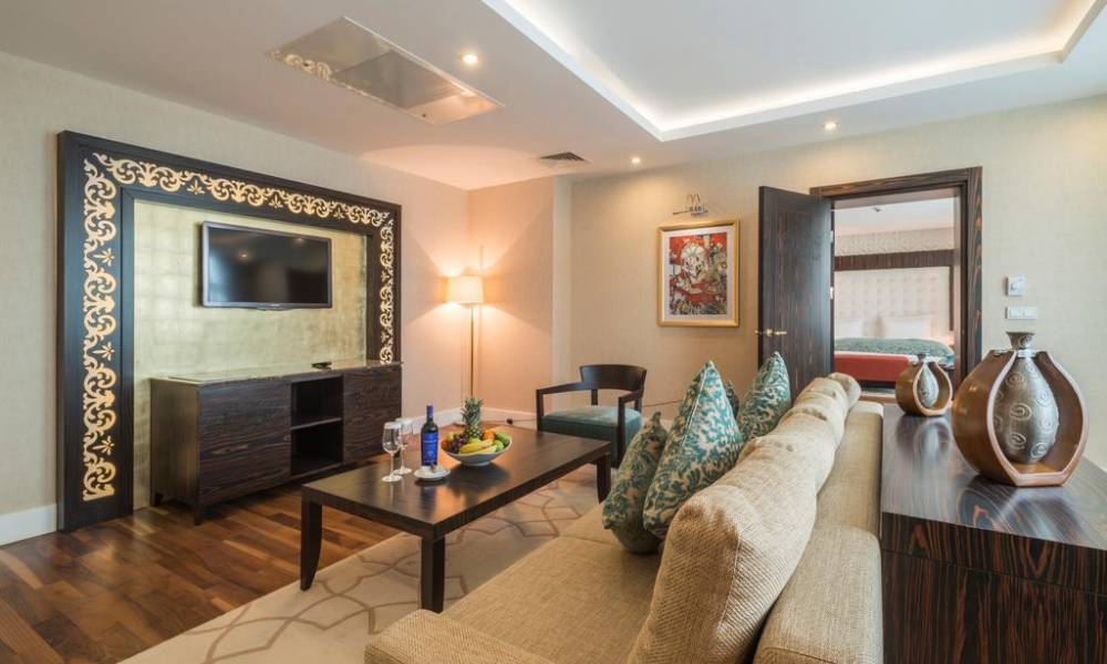 BADAMDAR OTEL VƏ REZİDENTLƏR