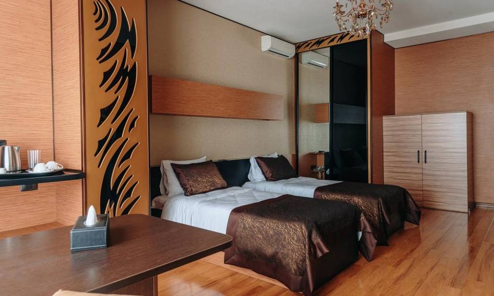 Bayil Breeze Hotel & Restaurant