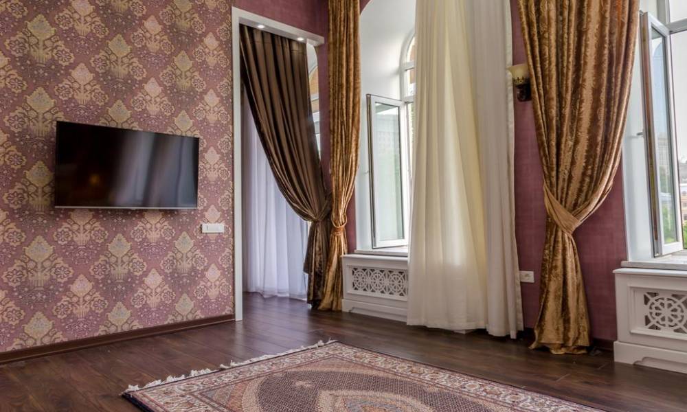 Premier Old Gates Hotel