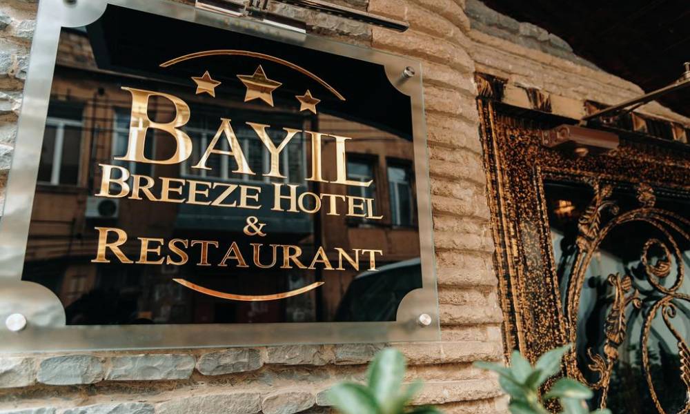 Bayil Breeze Hotel & Restaurant