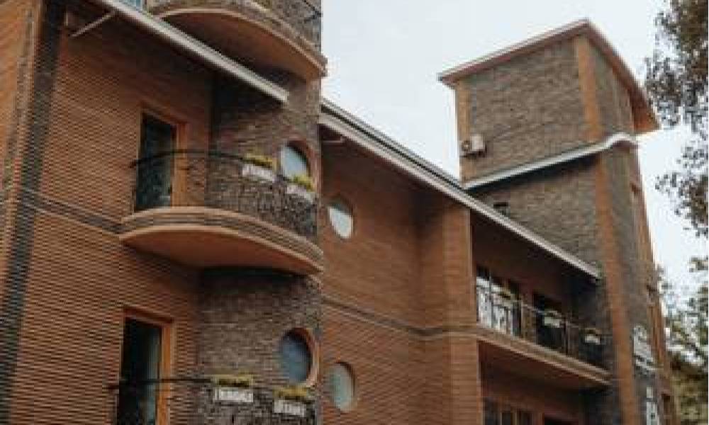 Bayil Breeze Hotel & Restaurant