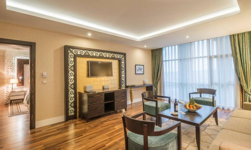 BADAMDAR OTEL VƏ REZİDENTLƏR