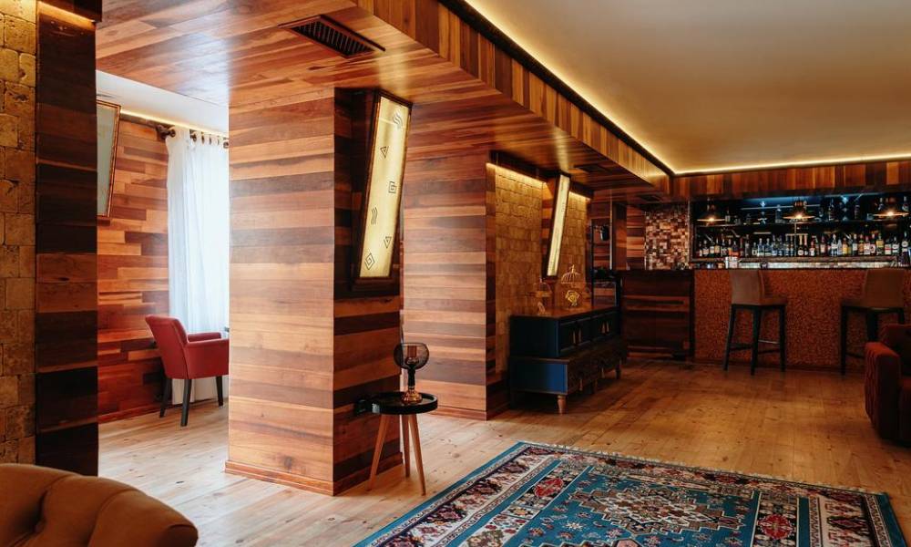 Bayil Breeze Hotel & Restaurant