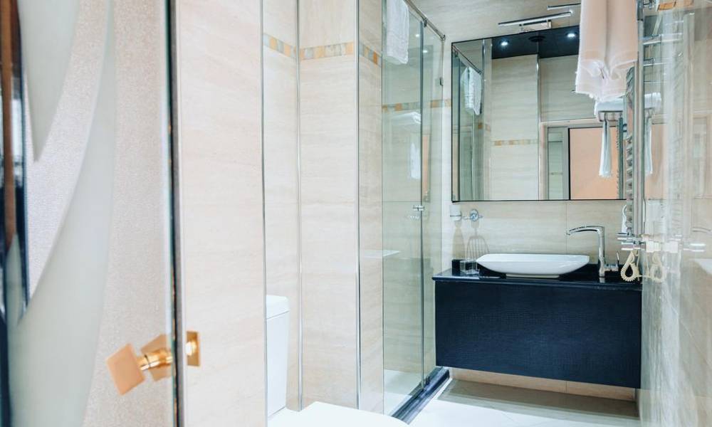 Bayil Breeze Hotel & Restaurant