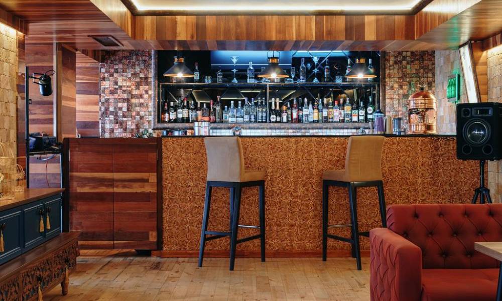 Bayil Breeze Hotel & Restaurant