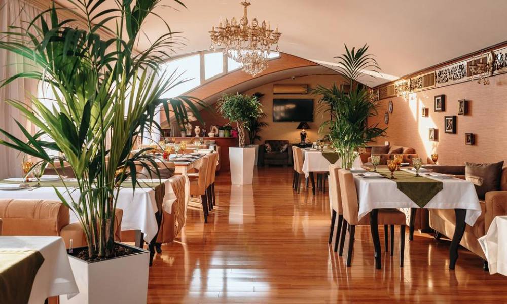 Bayil Breeze Hotel & Restaurant