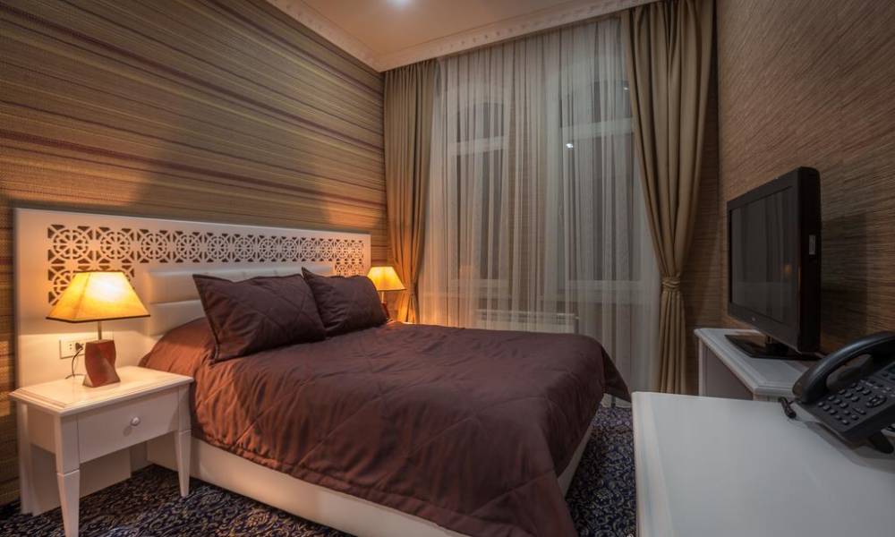 Premier Old Gates Hotel