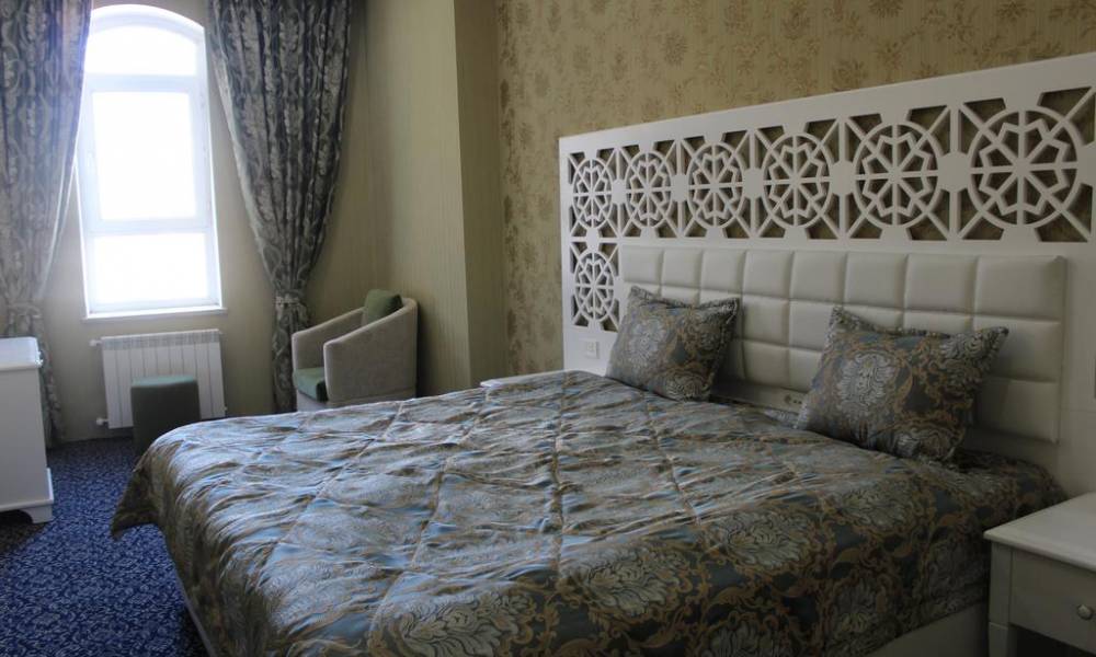 Premier Old Gates Hotel