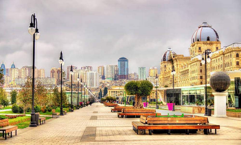 Azərbaycanın görməli yerlərini və tarixi yerlərini kəşf edin. Sevgililər Günü qaçışınızı bu gün bron edin!