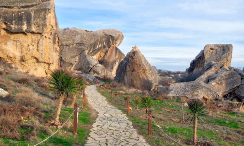 Azərbaycanın zəngin mədəniyyəti ilə tanış olun. Qadınlar Gününü unudulmaz anlarla qeyd edin!