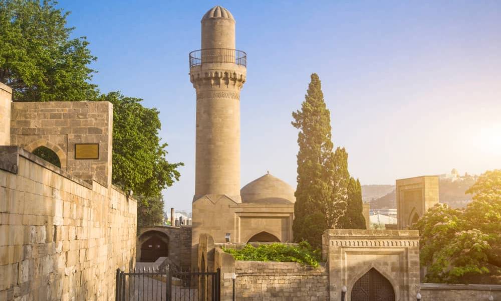 Bu Qadınlar Günündə Azərbaycanın zəngin tarixini kəşf edin. Qədim görməli yerləri araşdırın və unudulmaz xatirələr yaradın.