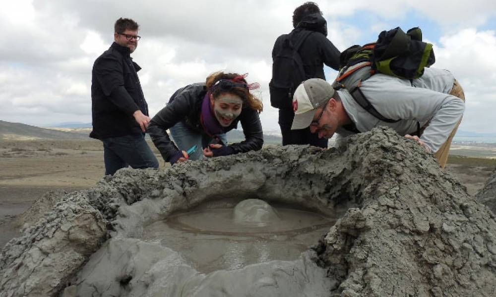 QOBUSTAN PALÇIQ VULKANI 