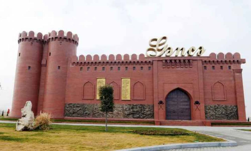 Погрузитесь в богатую культуру Гянджи. Исследуйте древние традиции и яркие искусства в нашей двухдневной легкой поездке.