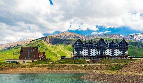 Eco-Tourism in the 21st Century: Navigating a Sustainable Journey