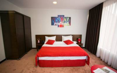 Da Vinçi Otel, Eyvanlı Kral Otaq