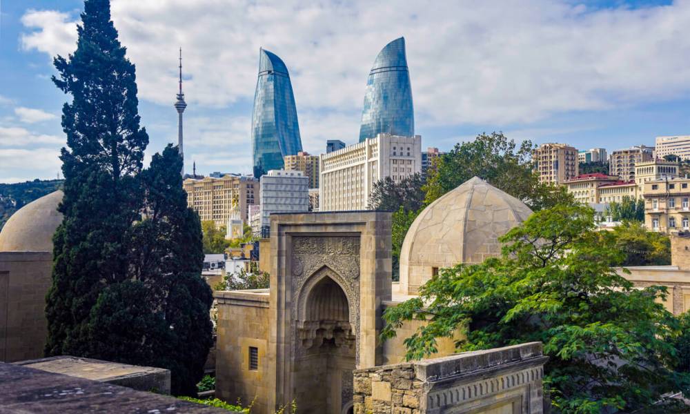 Откройте для себя Азербайджан: 6-дневный комбинированный тур по Баку, Гобустану и Шеки (для 4 человек)